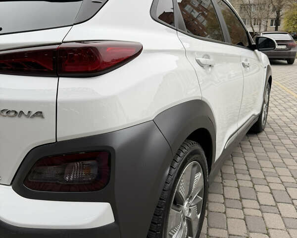 Білий Хендай Kona, об'ємом двигуна 0 л та пробігом 38 тис. км за 18200 $, фото 18 на Automoto.ua