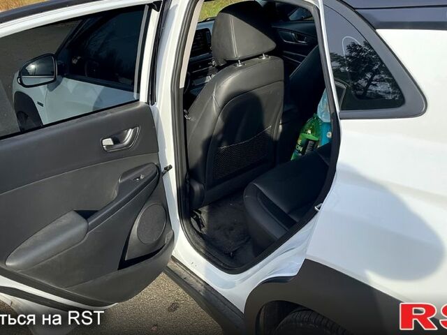 Білий Хендай Kona, об'ємом двигуна 0 л та пробігом 98 тис. км за 16500 $, фото 11 на Automoto.ua