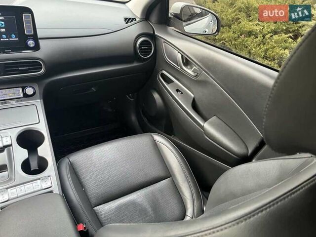 Белый Хендай Kona, объемом двигателя 0 л и пробегом 108 тыс. км за 17950 $, фото 25 на Automoto.ua