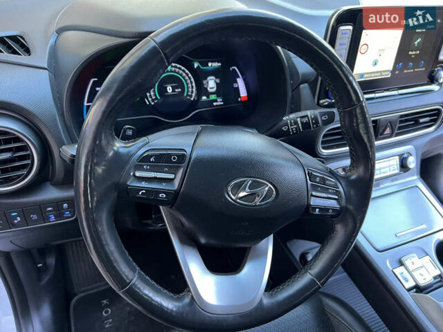 Белый Хендай Kona, объемом двигателя 0 л и пробегом 97 тыс. км за 16800 $, фото 15 на Automoto.ua