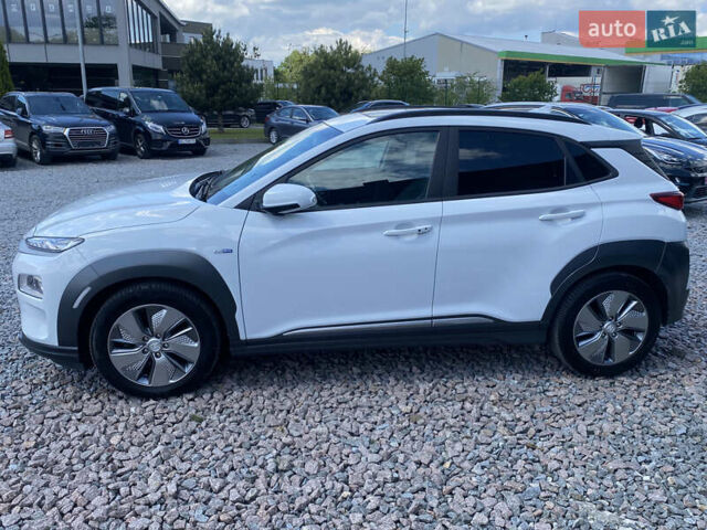 Белый Хендай Kona, объемом двигателя 0 л и пробегом 112 тыс. км за 17900 $, фото 5 на Automoto.ua