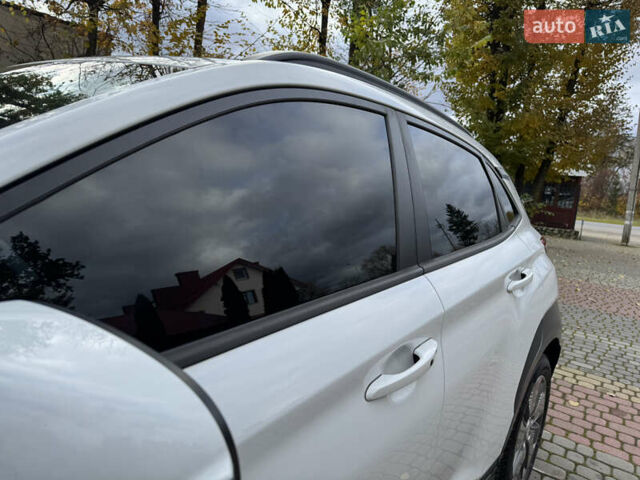 Белый Хендай Kona, объемом двигателя 0 л и пробегом 67 тыс. км за 16350 $, фото 89 на Automoto.ua