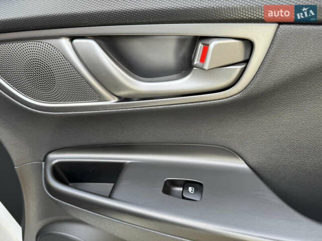 Белый Хендай Kona, объемом двигателя 0 л и пробегом 67 тыс. км за 16350 $, фото 56 на Automoto.ua