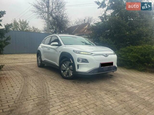 Белый Хендай Kona, объемом двигателя 0 л и пробегом 108 тыс. км за 17950 $, фото 6 на Automoto.ua