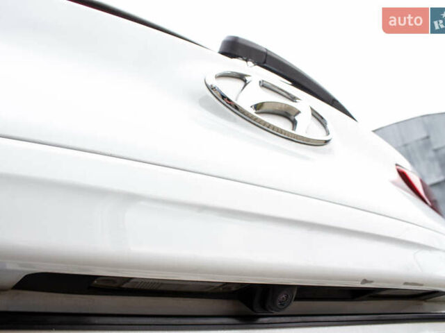 Белый Хендай Kona, объемом двигателя 2 л и пробегом 98 тыс. км за 15200 $, фото 18 на Automoto.ua