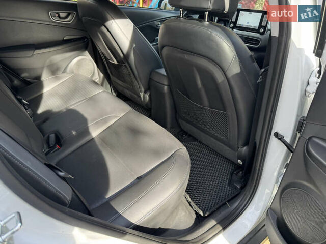 Белый Хендай Kona, объемом двигателя 0 л и пробегом 67 тыс. км за 16350 $, фото 65 на Automoto.ua