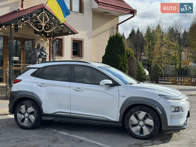 Белый Хендай Kona, объемом двигателя 0 л и пробегом 67 тыс. км за 16350 $, фото 18 на Automoto.ua