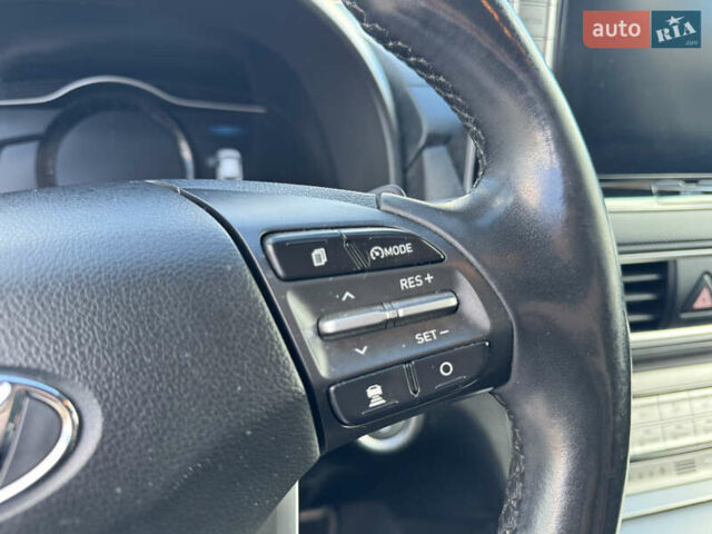 Белый Хендай Kona, объемом двигателя 0 л и пробегом 108 тыс. км за 16700 $, фото 24 на Automoto.ua