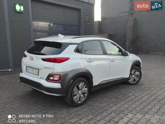 Белый Хендай Kona, объемом двигателя 0 л и пробегом 97 тыс. км за 17999 $, фото 7 на Automoto.ua