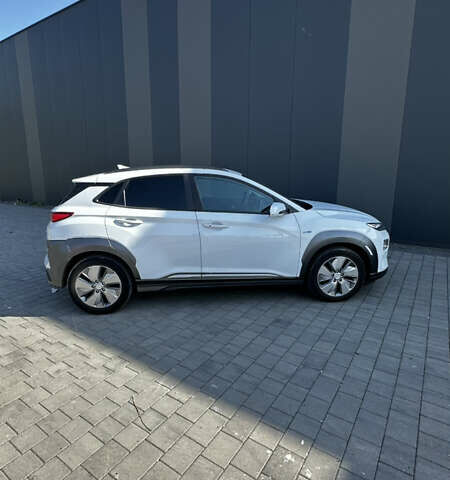 Білий Хендай Kona, об'ємом двигуна 0 л та пробігом 116 тис. км за 16900 $, фото 4 на Automoto.ua