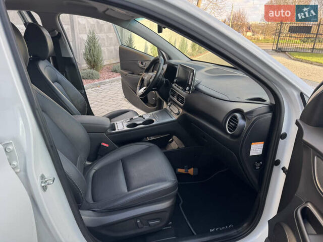 Білий Хендай Kona, об'ємом двигуна 0 л та пробігом 112 тис. км за 16499 $, фото 19 на Automoto.ua