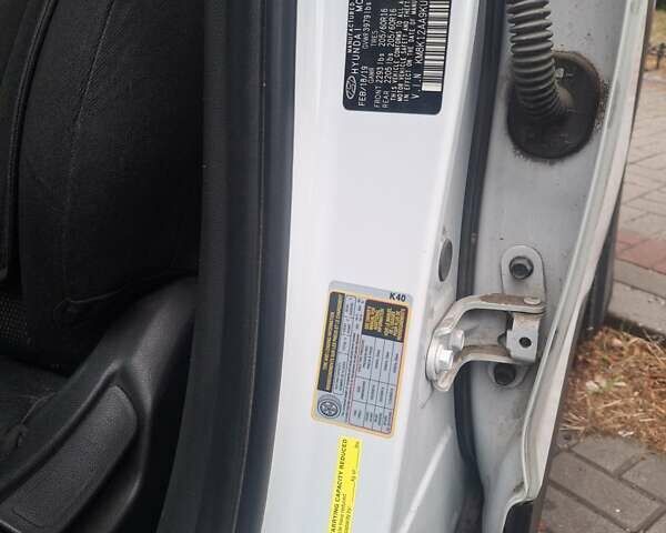 Белый Хендай Kona, объемом двигателя 2 л и пробегом 93 тыс. км за 16250 $, фото 3 на Automoto.ua