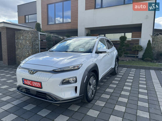 Белый Хендай Kona, объемом двигателя 0 л и пробегом 108 тыс. км за 16700 $, фото 1 на Automoto.ua