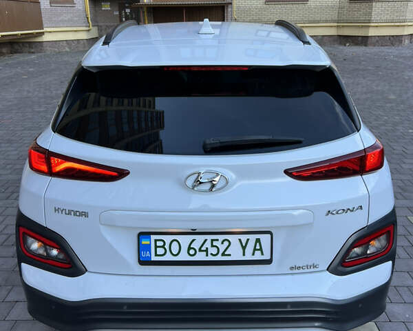 Белый Хендай Kona, объемом двигателя 0 л и пробегом 97 тыс. км за 16800 $, фото 26 на Automoto.ua