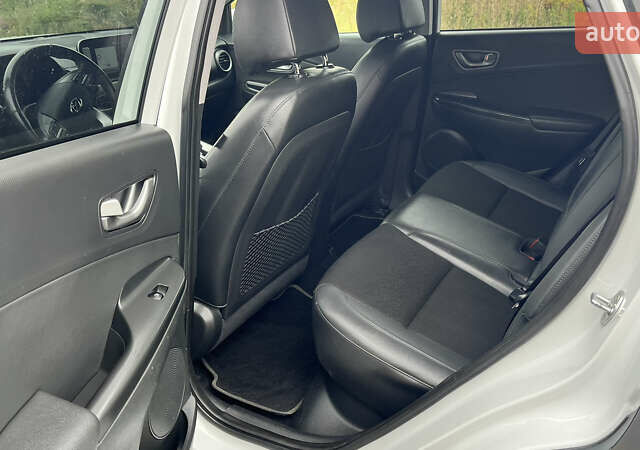 Белый Хендай Kona, объемом двигателя 0 л и пробегом 150 тыс. км за 16500 $, фото 10 на Automoto.ua