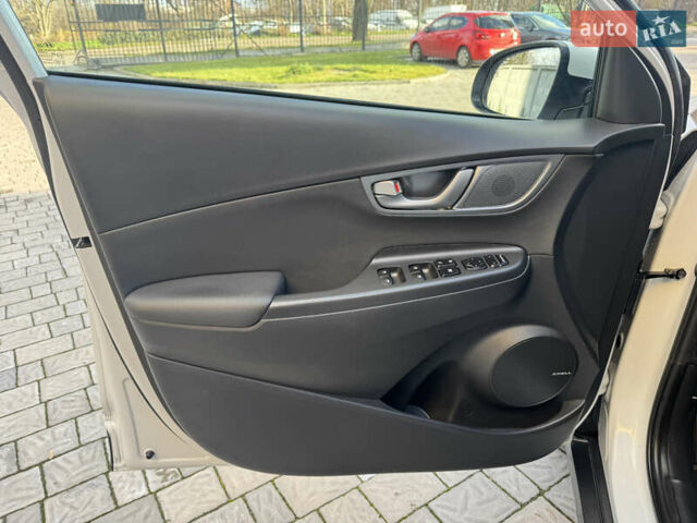 Білий Хендай Kona, об'ємом двигуна 0 л та пробігом 112 тис. км за 16499 $, фото 11 на Automoto.ua