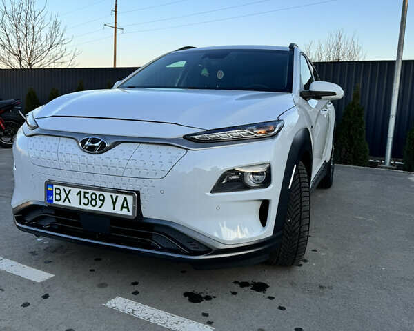 Белый Хендай Kona, объемом двигателя 0 л и пробегом 96 тыс. км за 16900 $, фото 3 на Automoto.ua