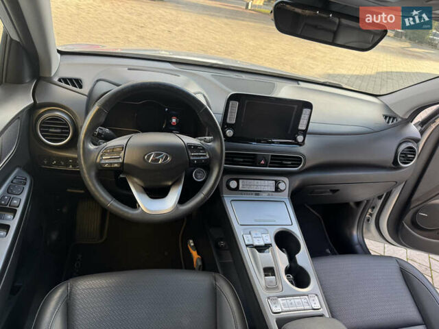 Білий Хендай Kona, об'ємом двигуна 0 л та пробігом 112 тис. км за 16499 $, фото 28 на Automoto.ua