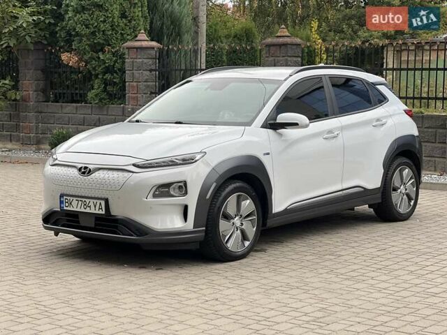 Білий Хендай Kona, об'ємом двигуна 0 л та пробігом 134 тис. км за 16850 $, фото 4 на Automoto.ua