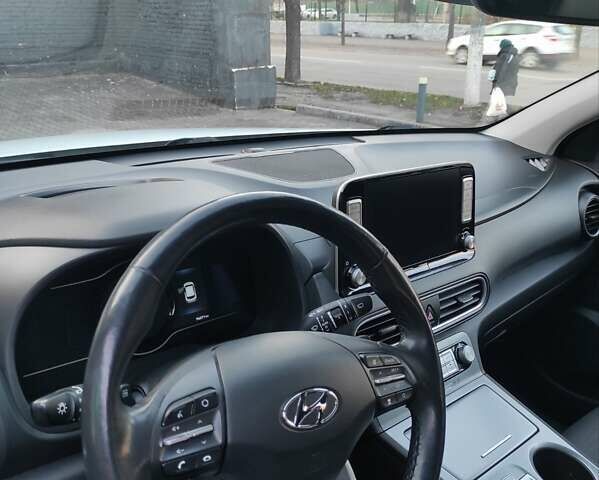Белый Хендай Kona, объемом двигателя 0 л и пробегом 97 тыс. км за 17999 $, фото 23 на Automoto.ua