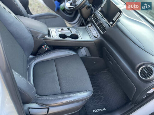 Білий Хендай Kona, об'ємом двигуна 0 л та пробігом 103 тис. км за 16900 $, фото 18 на Automoto.ua