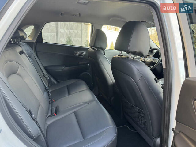 Білий Хендай Kona, об'ємом двигуна 0 л та пробігом 112 тис. км за 16499 $, фото 32 на Automoto.ua