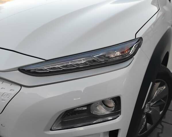 Белый Хендай Kona, объемом двигателя 0 л и пробегом 97 тыс. км за 17999 $, фото 13 на Automoto.ua