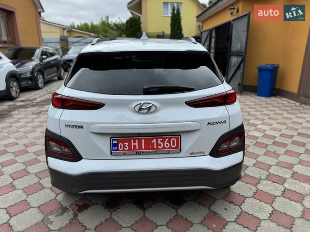 Білий Хендай Kona, об'ємом двигуна 0 л та пробігом 68 тис. км за 14999 $, фото 6 на Automoto.ua