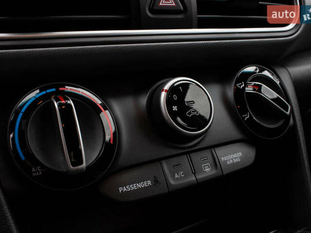 Белый Хендай Kona, объемом двигателя 2 л и пробегом 98 тыс. км за 15200 $, фото 32 на Automoto.ua