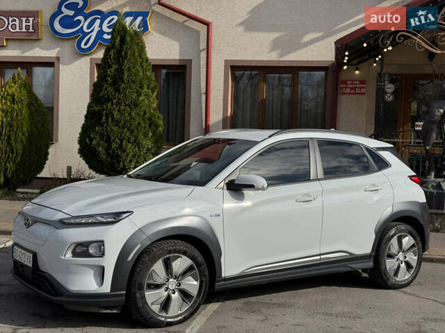 Белый Хендай Kona, объемом двигателя 0 л и пробегом 67 тыс. км за 16350 $, фото 7 на Automoto.ua