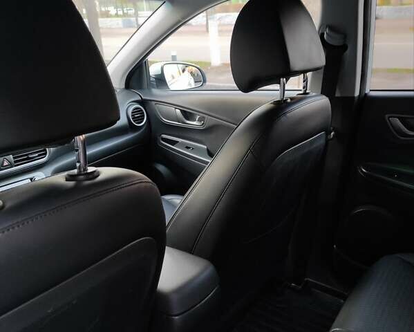 Белый Хендай Kona, объемом двигателя 0 л и пробегом 97 тыс. км за 17999 $, фото 28 на Automoto.ua