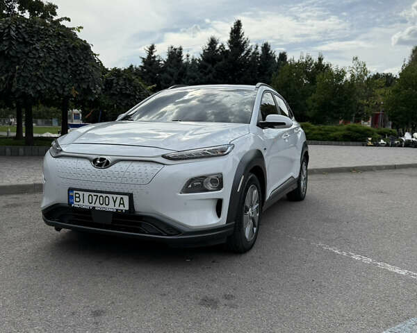 Белый Хендай Kona, объемом двигателя 0 л и пробегом 128 тыс. км за 17500 $, фото 2 на Automoto.ua