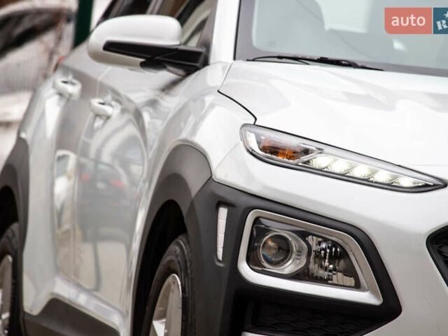 Белый Хендай Kona, объемом двигателя 2 л и пробегом 98 тыс. км за 15200 $, фото 14 на Automoto.ua