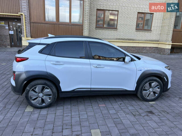 Белый Хендай Kona, объемом двигателя 0 л и пробегом 97 тыс. км за 16800 $, фото 4 на Automoto.ua
