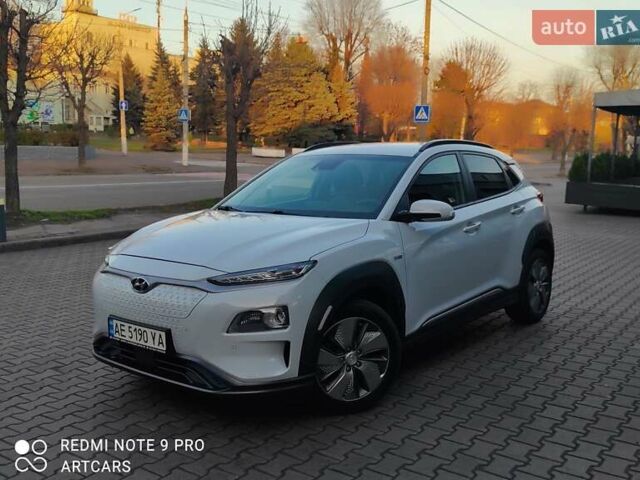 Белый Хендай Kona, объемом двигателя 0 л и пробегом 97 тыс. км за 17999 $, фото 2 на Automoto.ua