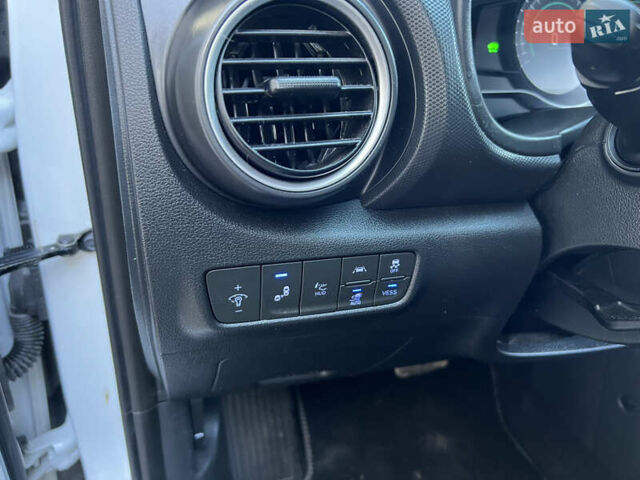 Белый Хендай Kona, объемом двигателя 0 л и пробегом 97 тыс. км за 16800 $, фото 14 на Automoto.ua