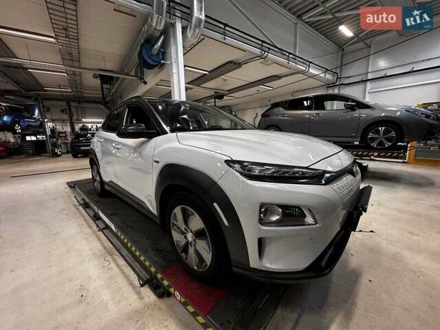 Білий Хендай Kona, об'ємом двигуна 0 л та пробігом 92 тис. км за 16900 $, фото 1 на Automoto.ua