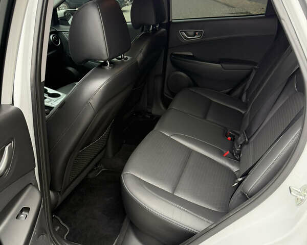 Білий Хендай Kona, об'ємом двигуна 0 л та пробігом 38 тис. км за 18200 $, фото 26 на Automoto.ua