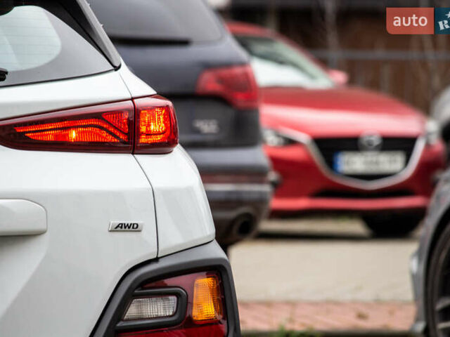 Белый Хендай Kona, объемом двигателя 2 л и пробегом 98 тыс. км за 15200 $, фото 13 на Automoto.ua