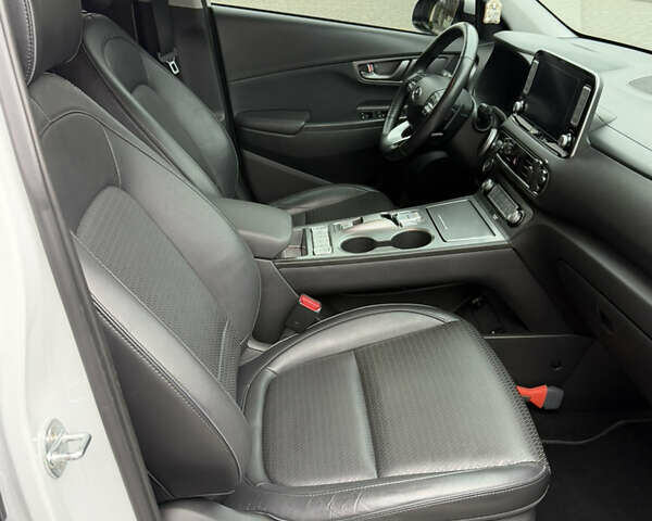 Білий Хендай Kona, об'ємом двигуна 0 л та пробігом 38 тис. км за 18200 $, фото 36 на Automoto.ua