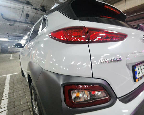 Белый Хендай Kona, объемом двигателя 0 л и пробегом 109 тыс. км за 17900 $, фото 9 на Automoto.ua