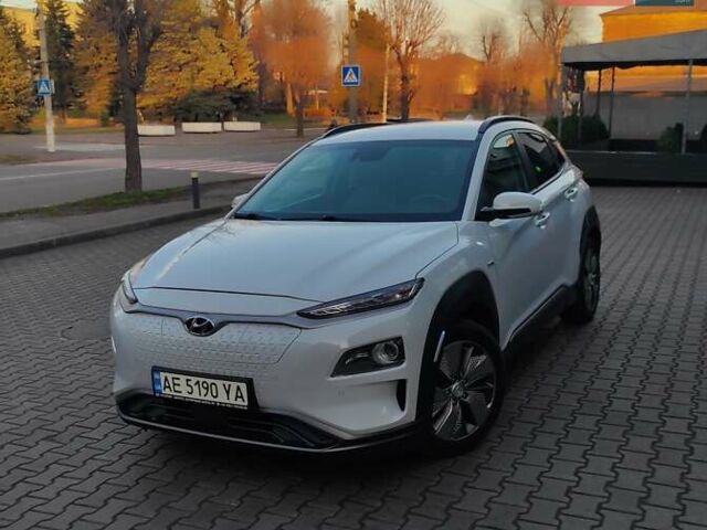 Белый Хендай Kona, объемом двигателя 0 л и пробегом 97 тыс. км за 17999 $, фото 3 на Automoto.ua