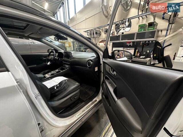 Білий Хендай Kona, об'ємом двигуна 0 л та пробігом 92 тис. км за 16900 $, фото 6 на Automoto.ua