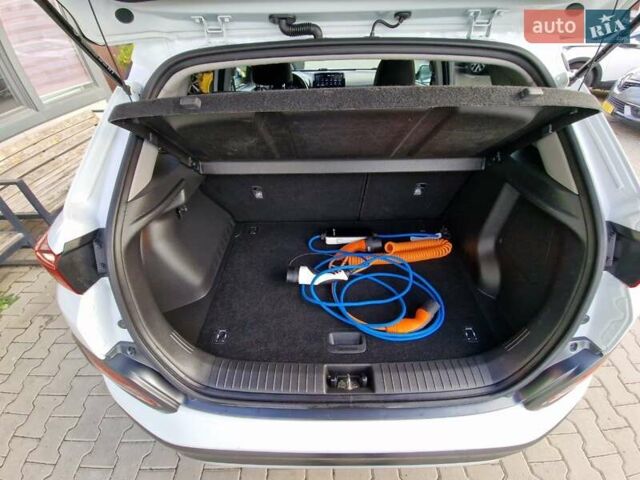 Белый Хендай Kona, объемом двигателя 0 л и пробегом 70 тыс. км за 16500 $, фото 45 на Automoto.ua