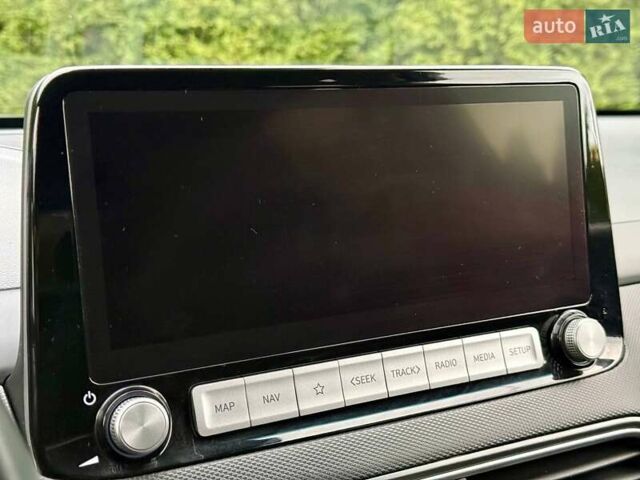 Белый Хендай Kona, объемом двигателя 0 л и пробегом 70 тыс. км за 17700 $, фото 31 на Automoto.ua