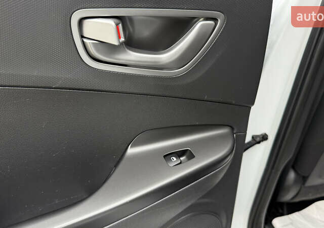 Белый Хендай Kona, объемом двигателя 0 л и пробегом 70 тыс. км за 16950 $, фото 42 на Automoto.ua