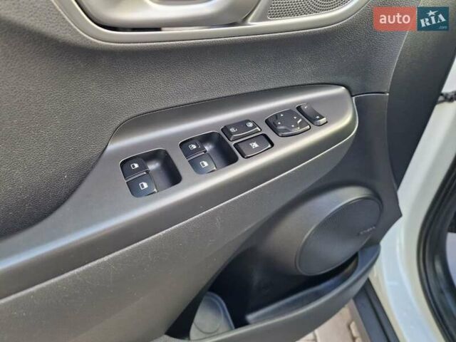 Белый Хендай Kona, объемом двигателя 0 л и пробегом 70 тыс. км за 16500 $, фото 22 на Automoto.ua