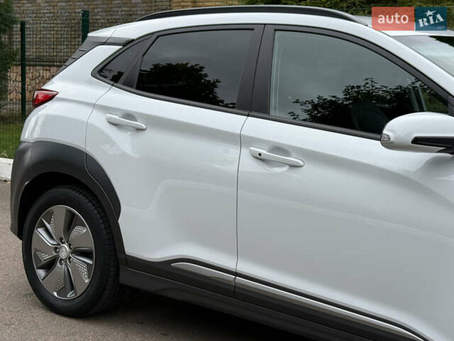 Білий Хендай Kona, об'ємом двигуна 0 л та пробігом 95 тис. км за 18150 $, фото 46 на Automoto.ua