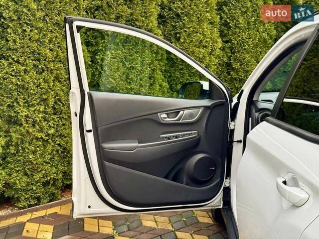 Белый Хендай Kona, объемом двигателя 0 л и пробегом 70 тыс. км за 17700 $, фото 15 на Automoto.ua