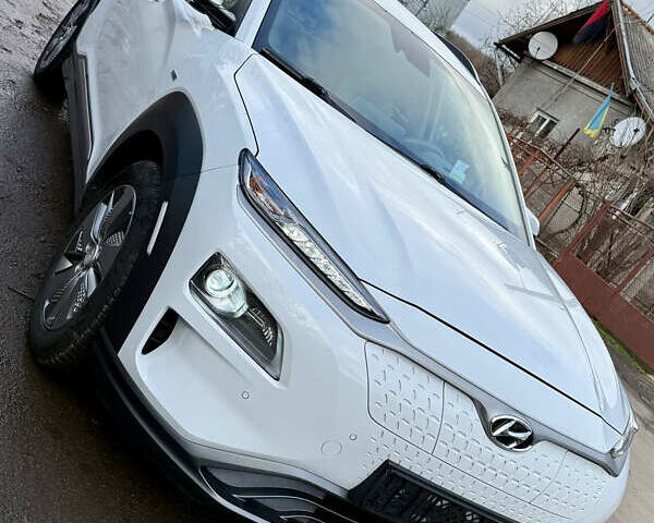 Білий Хендай Kona, об'ємом двигуна 0 л та пробігом 125 тис. км за 16999 $, фото 3 на Automoto.ua